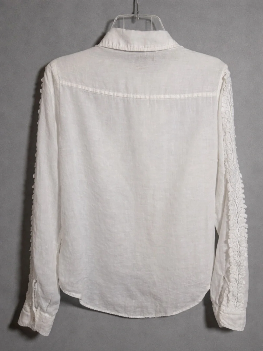 Lilly Pulitzer White 100% Linen Sea View Button Down Shirt Crochet Lace Sleeve - Picture 3 of 9